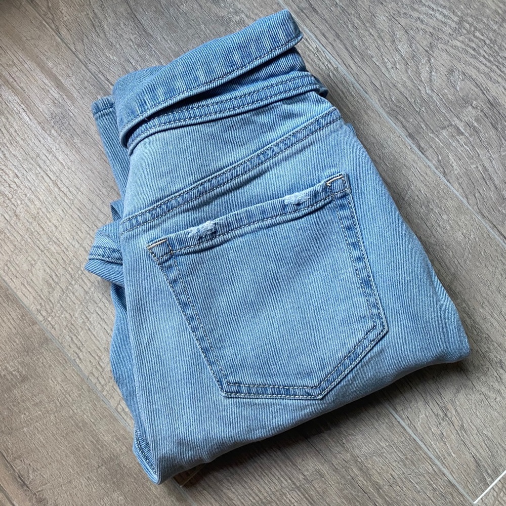 SOLD ‼️ Hollister Mom Jeans